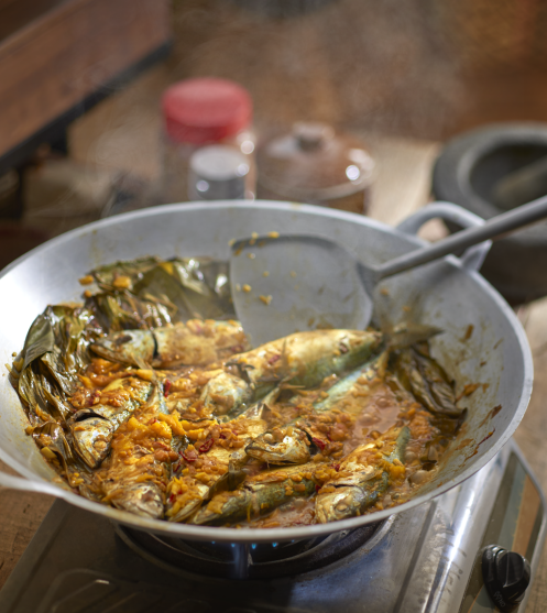 Nasi Dagang dengan Kari Ikan Tongkol dan Acar Jelatah