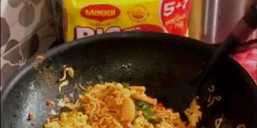 MAGGI Spicy Egg Kari Mee Goreng 1-2-3